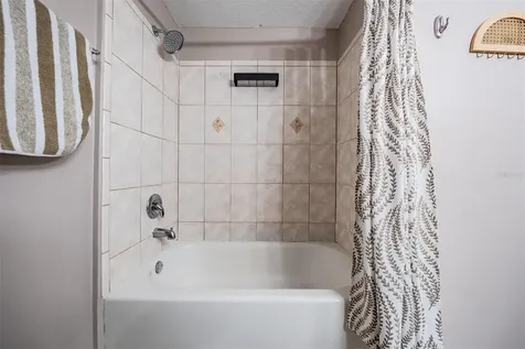 302 Whitcomb Boulevard Tarpon Springs FL 34689