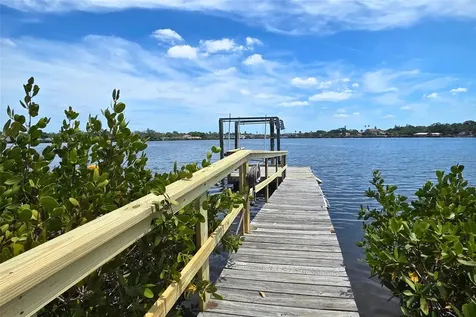302 Whitcomb Boulevard Tarpon Springs FL 34689