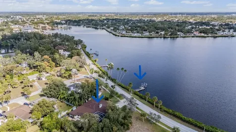 302 Whitcomb Boulevard Tarpon Springs FL 34689