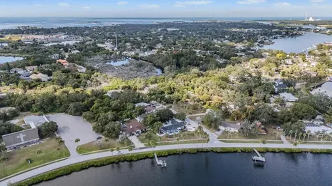 302 Whitcomb Boulevard Tarpon Springs FL 34689