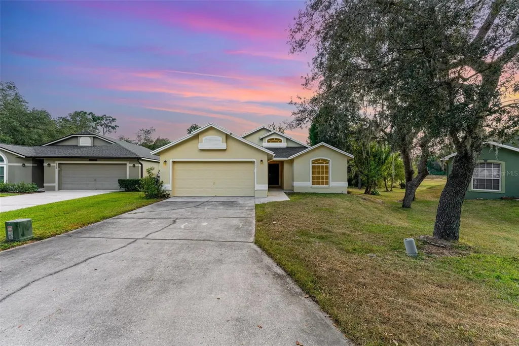 1005 Tequesta Trail Lake Wales FL 33898