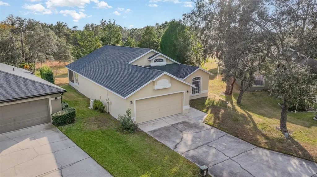 1005 Tequesta Trail Lake Wales FL 33898