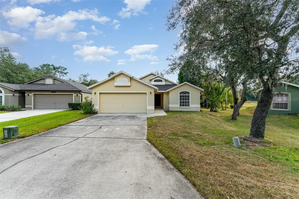 1005 Tequesta Trail Lake Wales FL 33898