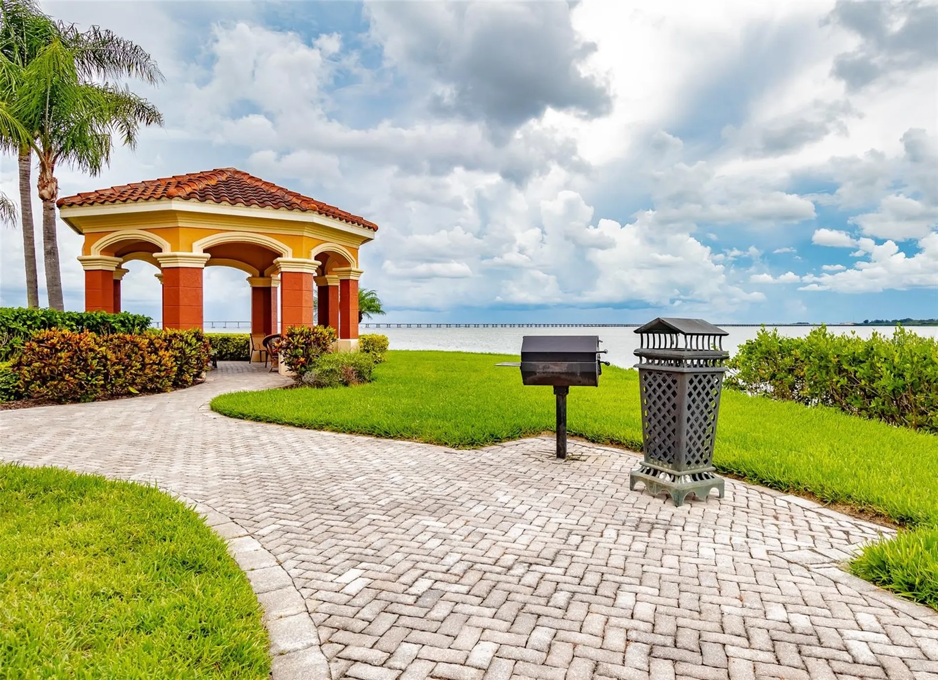 2739 Via Capri Clearwater FL 33764