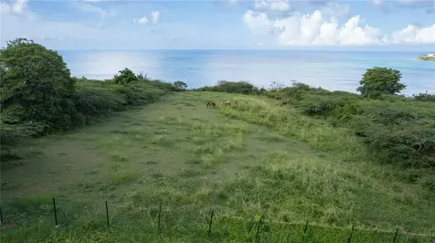 2 Calle Cañon Vieques PR 00765