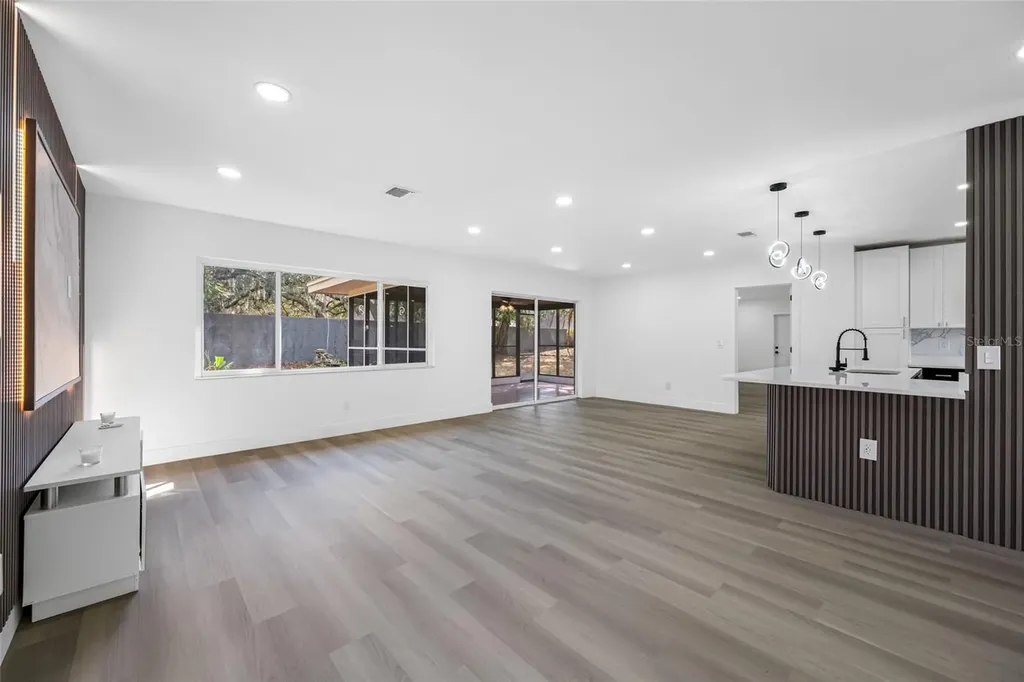 7601 Pine Hill Drive Tampa FL 33617