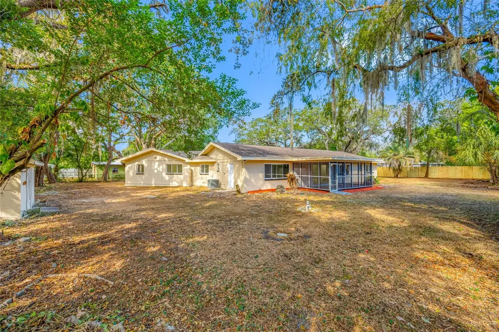 7601 Pine Hill Drive Tampa FL 33617