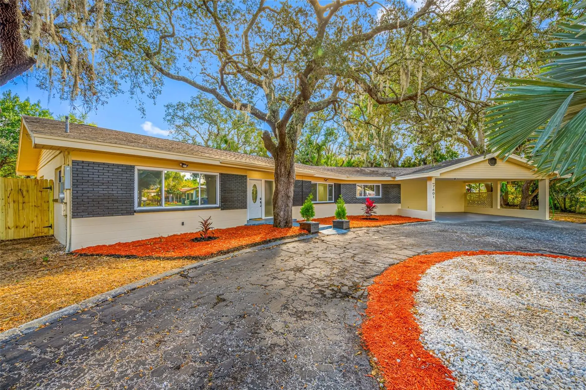 7601 Pine Hill Drive Tampa FL 33617