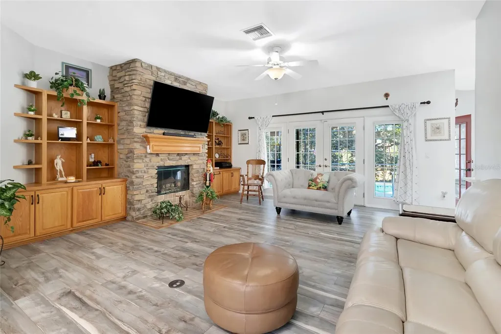 33025 Lake Bend Circle Leesburg FL 34788