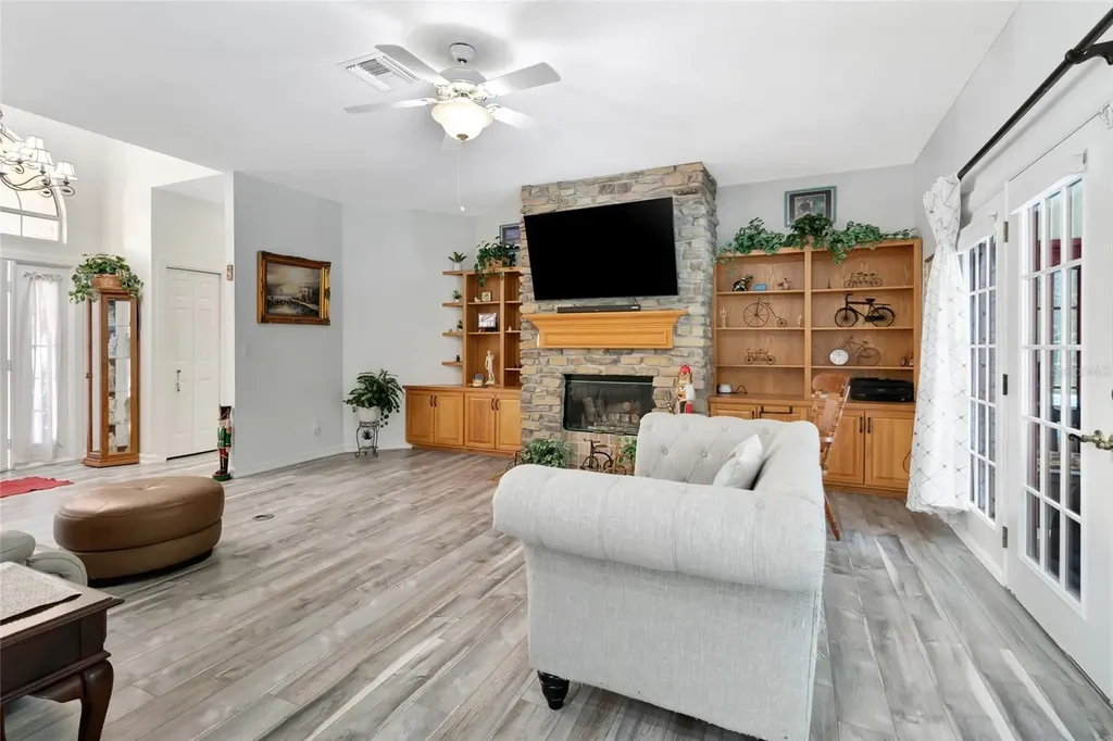33025 Lake Bend Circle Leesburg FL 34788