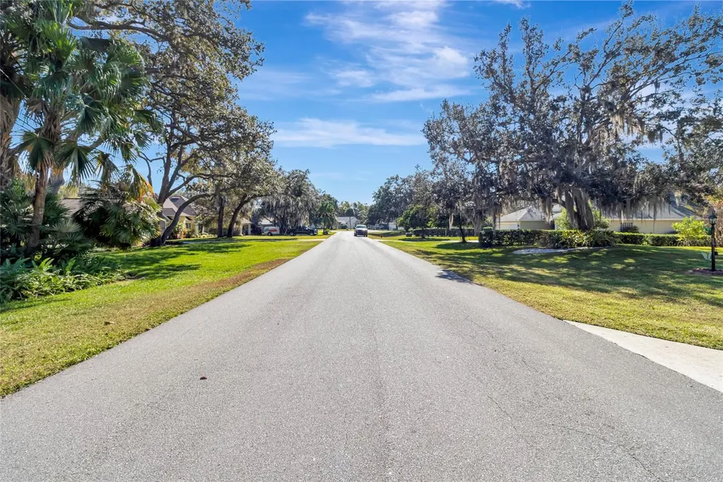 33025 Lake Bend Circle Leesburg FL 34788