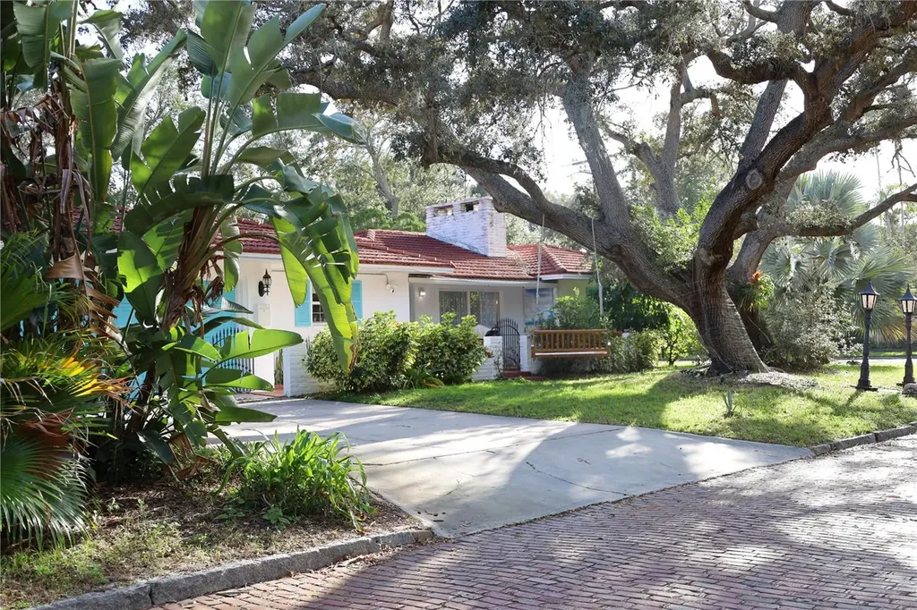 7716 Dartmouth Avenue N St Petersburg FL 33710
