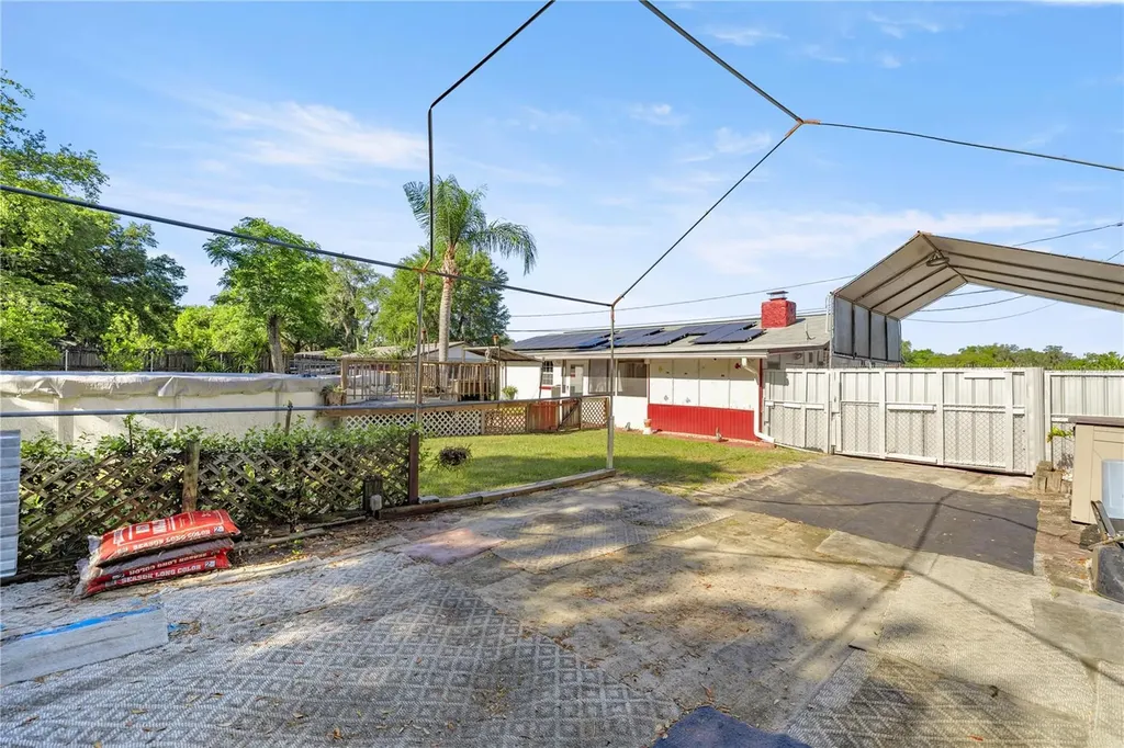 12351 SE Highway 464 Ocklawaha FL 32179