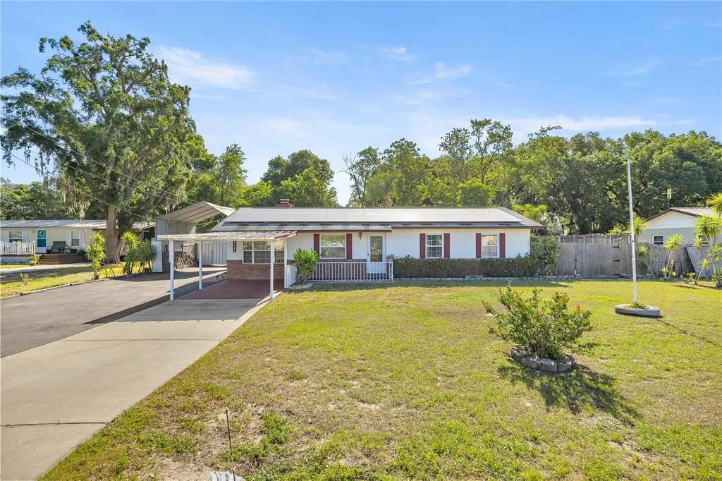12351 SE Highway 464 Ocklawaha FL 32179