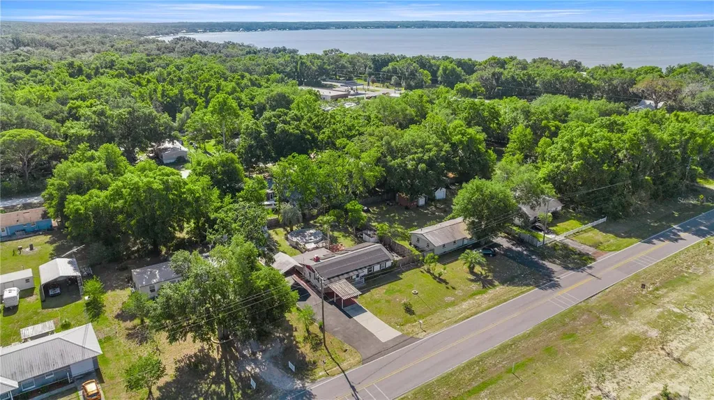 12351 SE Highway 464 Ocklawaha FL 32179