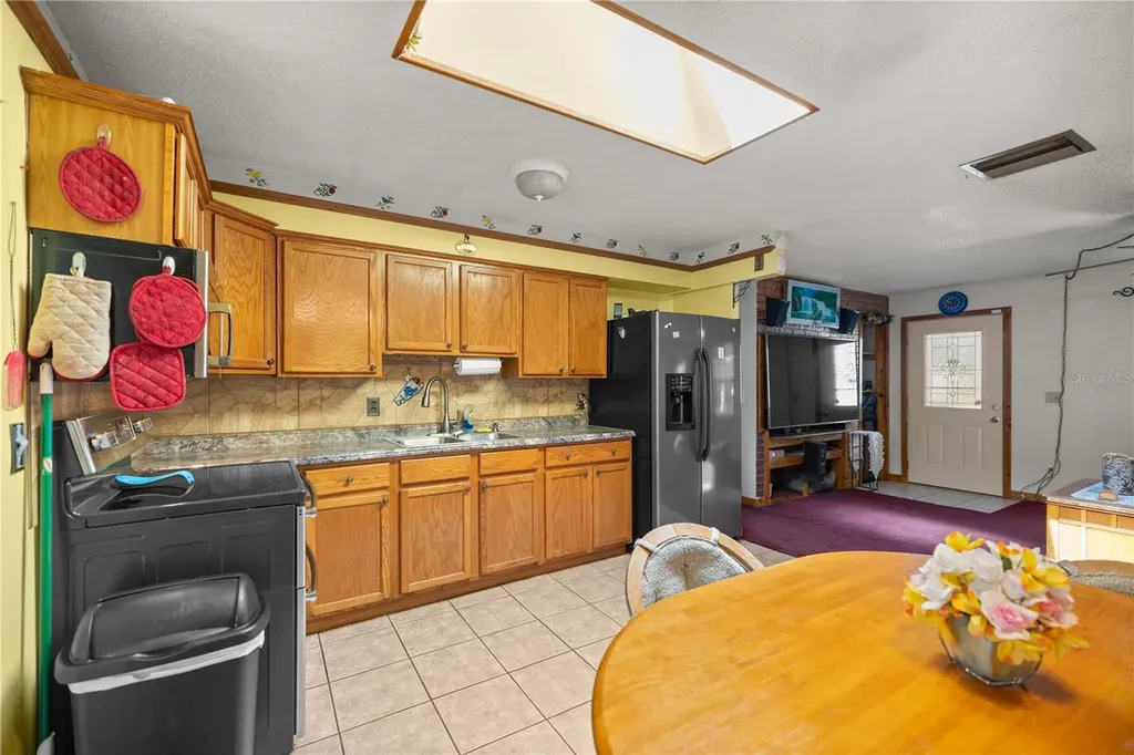 12351 SE Highway 464 Ocklawaha FL 32179