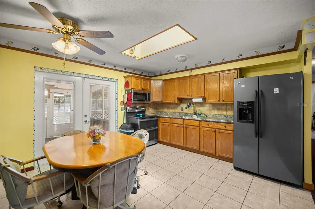 12351 SE Highway 464 Ocklawaha FL 32179