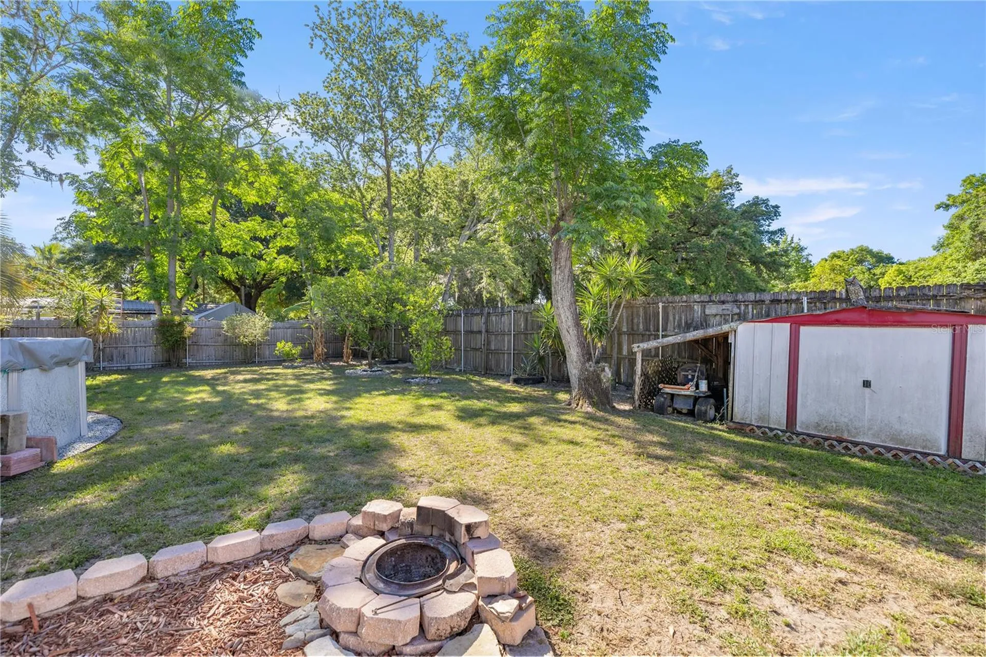 12351 SE Highway 464 Ocklawaha FL 32179