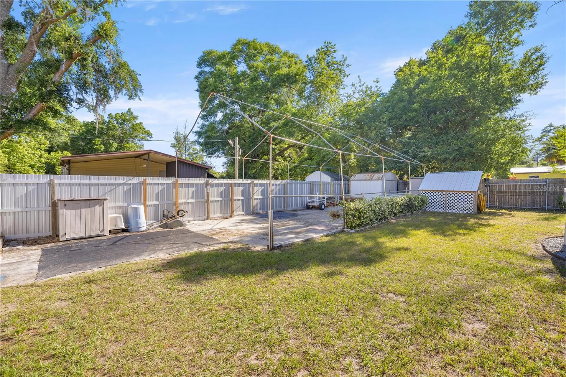 12351 SE Highway 464 Ocklawaha FL 32179