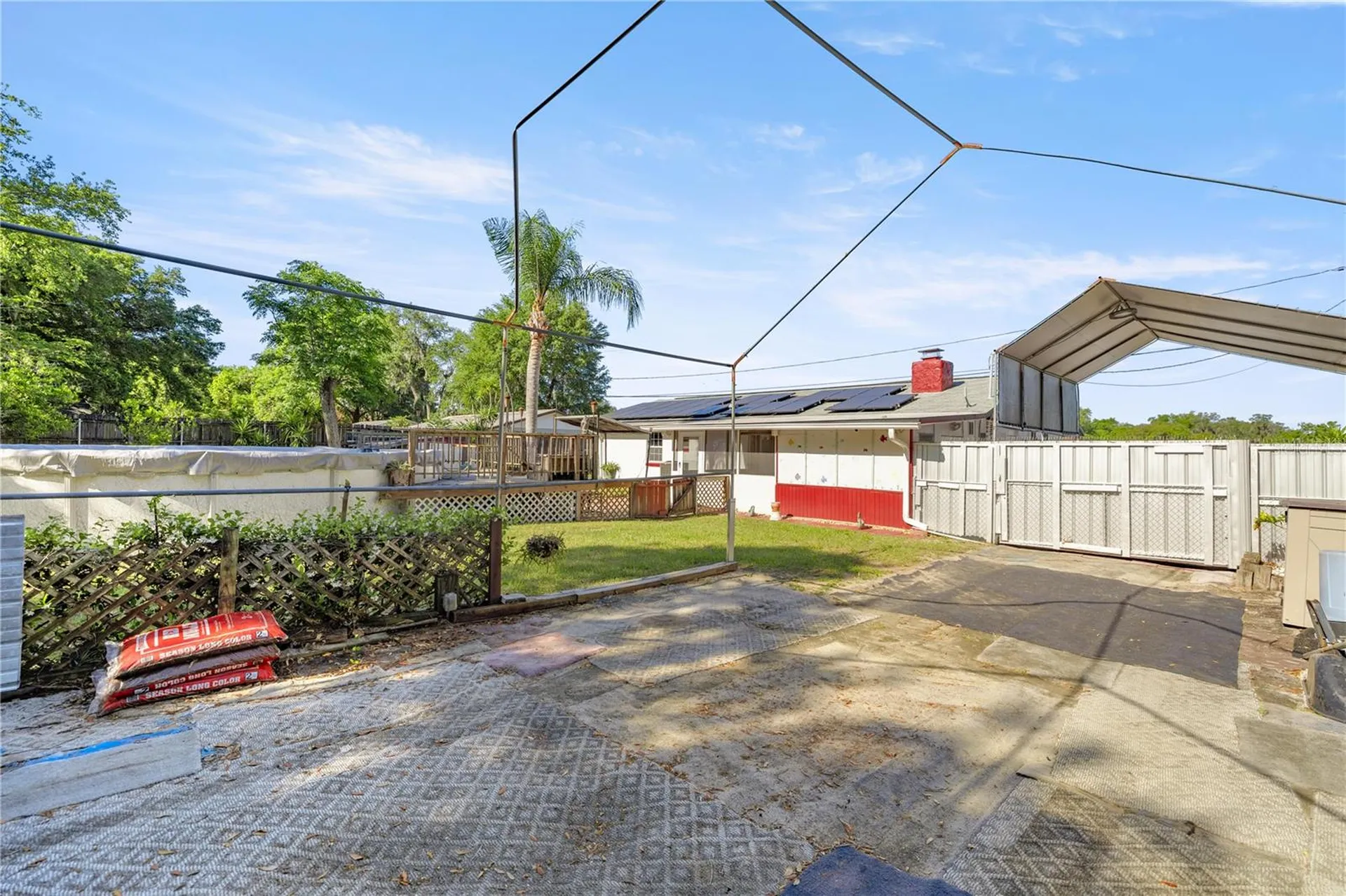 12351 SE Highway 464 Ocklawaha FL 32179