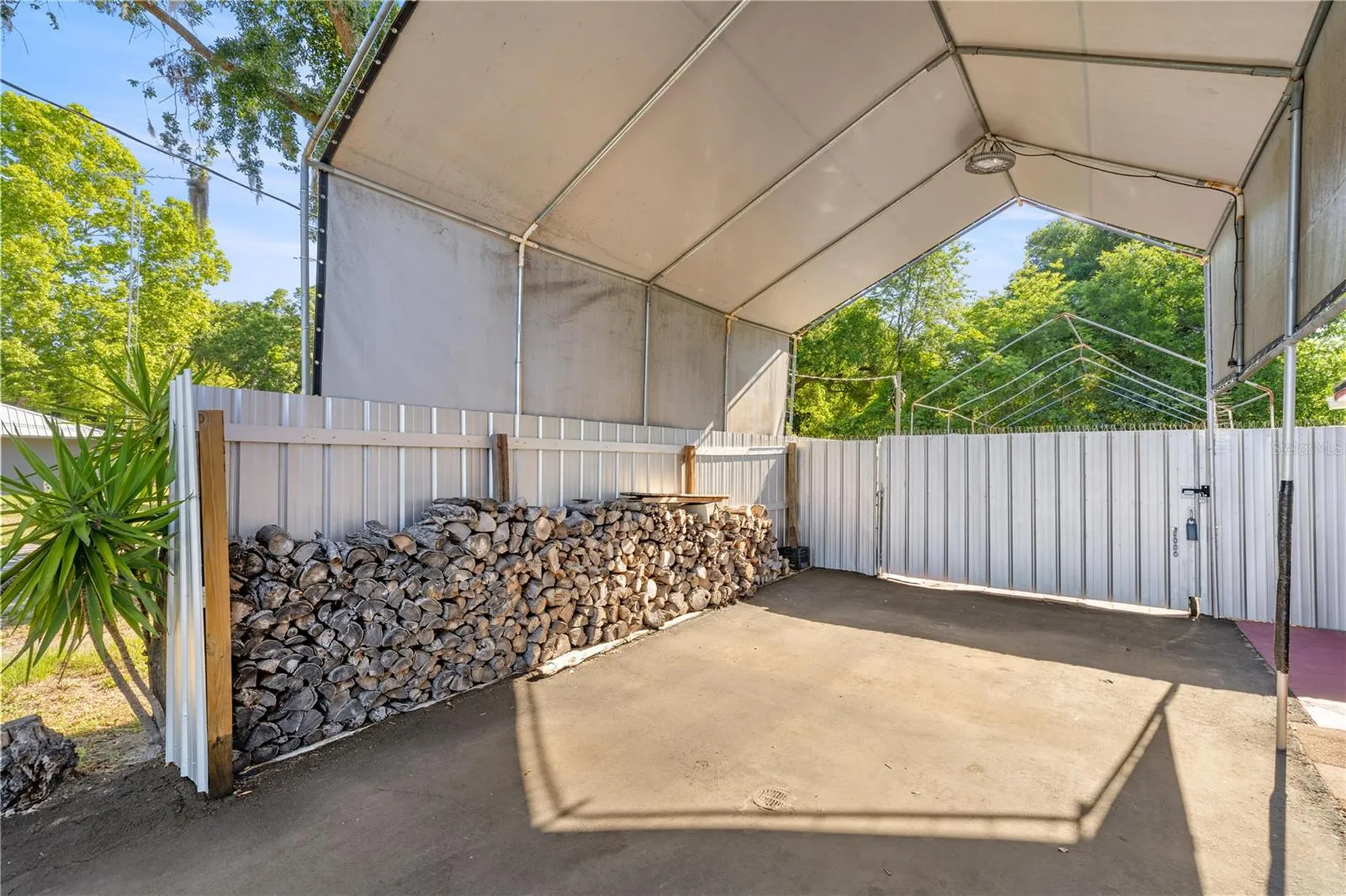 12351 SE Highway 464 Ocklawaha FL 32179