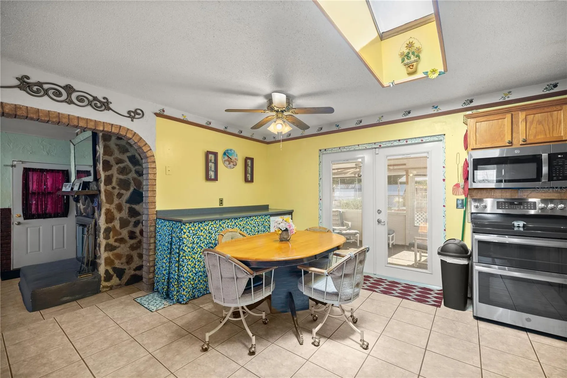 12351 SE Highway 464 Ocklawaha FL 32179