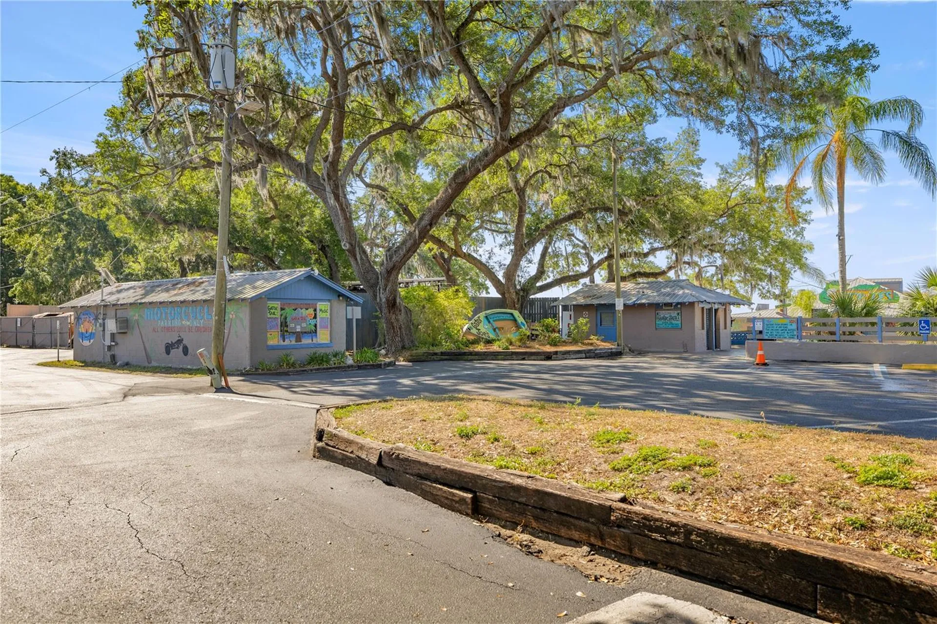 12351 SE Highway 464 Ocklawaha FL 32179