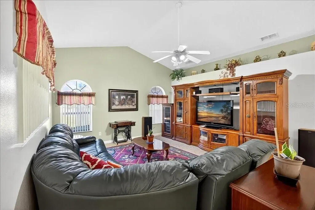 28 Fanshawe Lane Palm Coast FL 32137