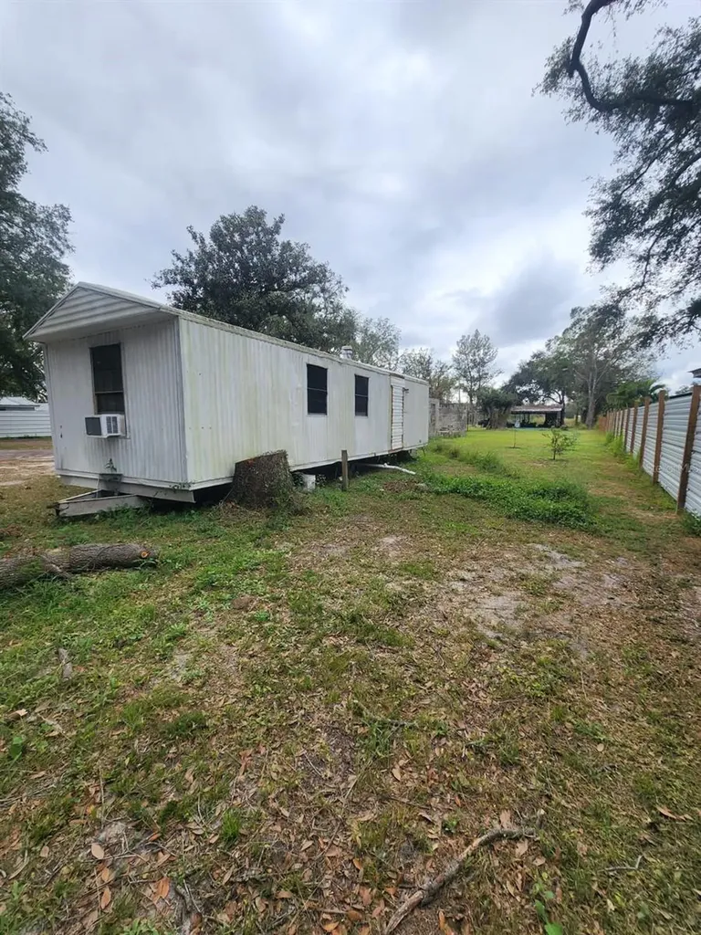 2102 Sydney Dover Road Dover FL 33527