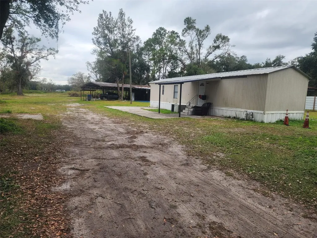 2102 Sydney Dover Road Dover FL 33527