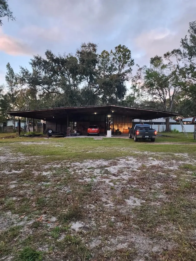 2102 Sydney Dover Road Dover FL 33527