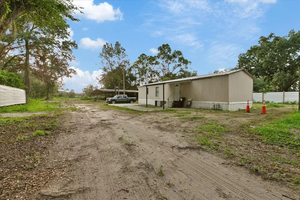 2102 Sydney Dover Road Dover FL 33527