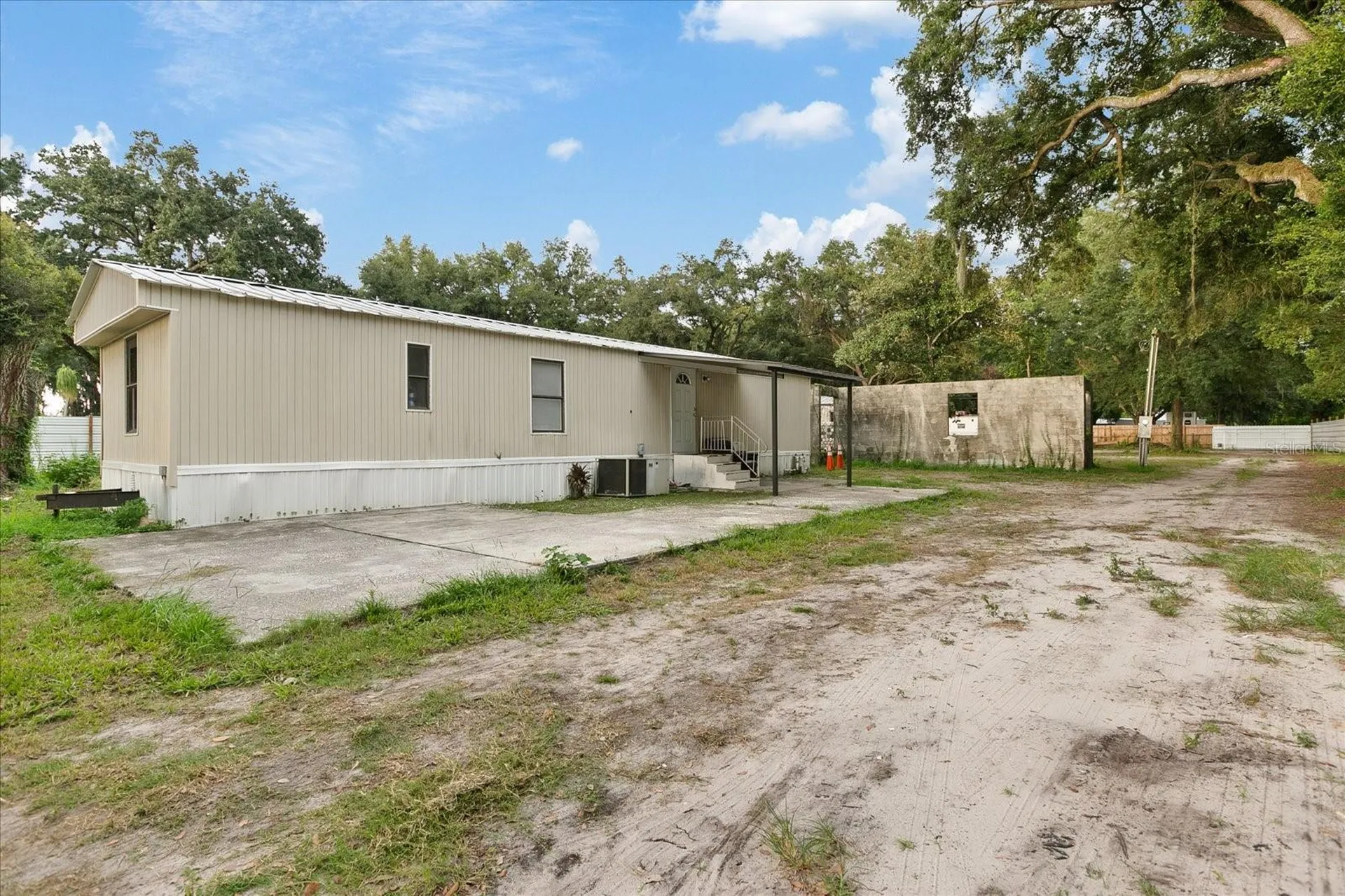 2102 Sydney Dover Road Dover FL 33527
