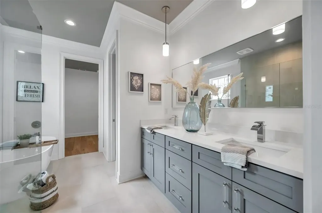 2345 Bahia Vista Street Sarasota FL 34239