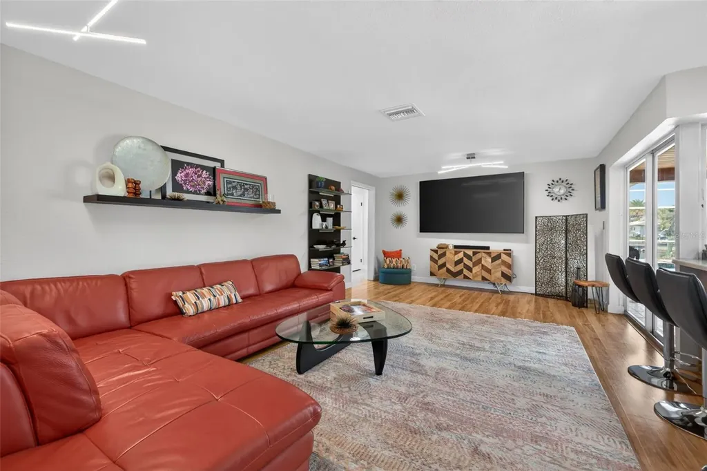 4461 38th Way S St Petersburg FL 33711
