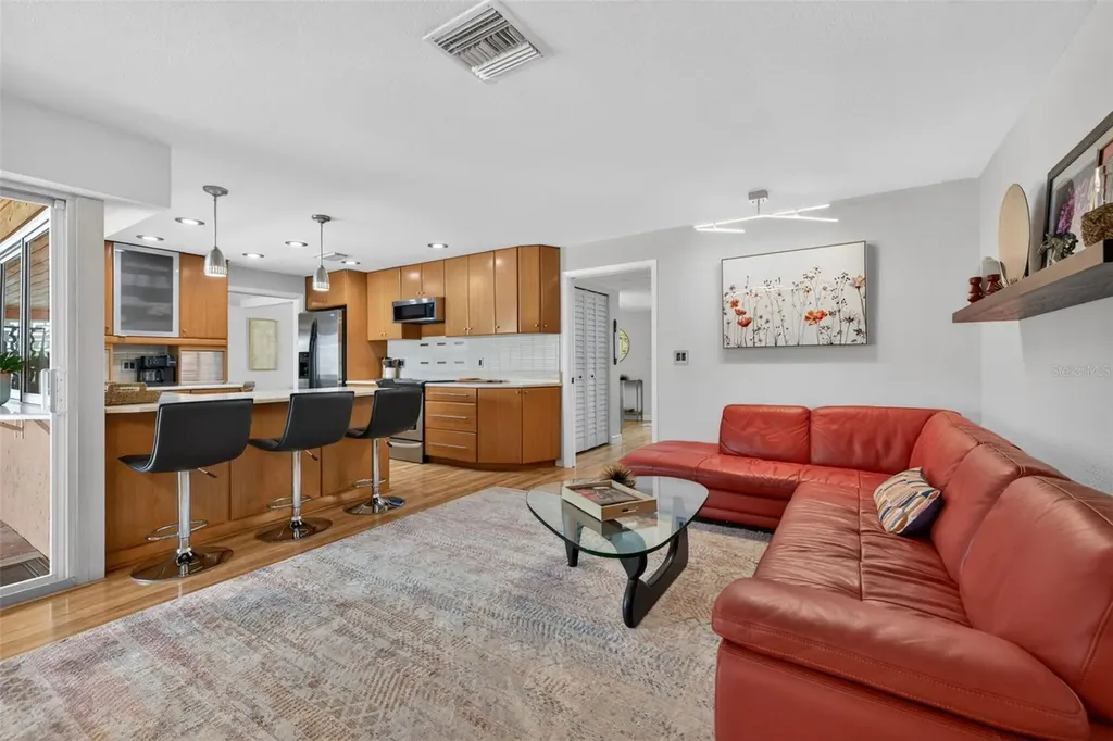 4461 38th Way S St Petersburg FL 33711