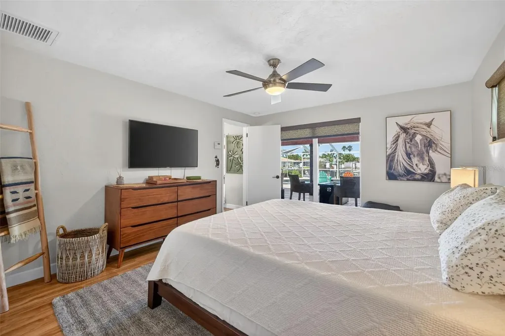 4461 38th Way S St Petersburg FL 33711