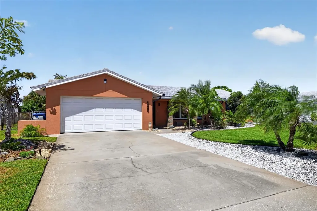4461 38th Way S St Petersburg FL 33711