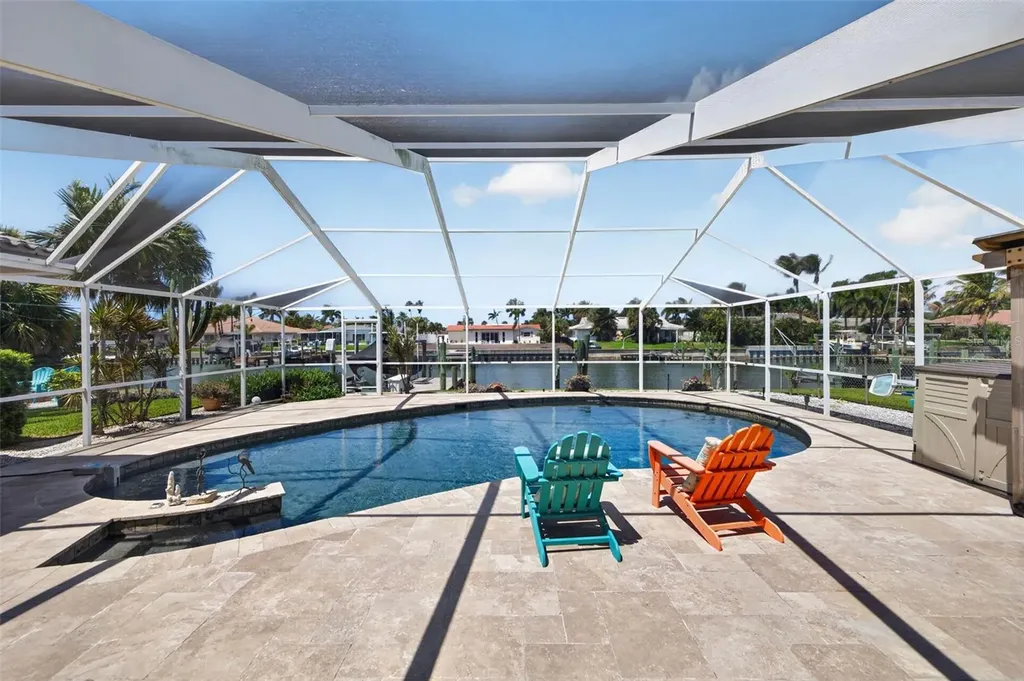 4461 38th Way S St Petersburg FL 33711