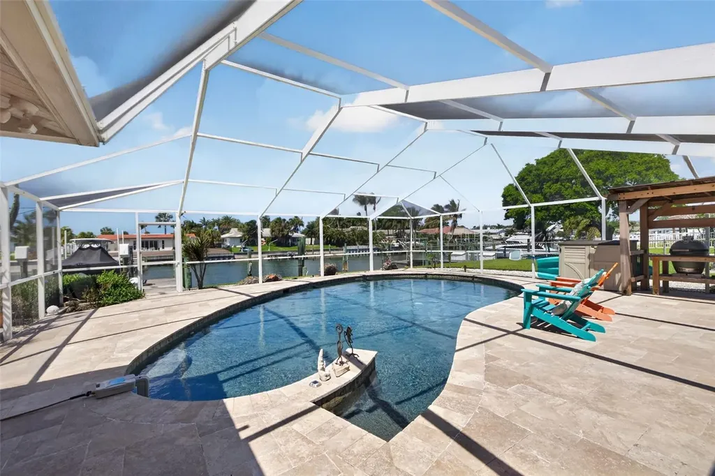 4461 38th Way S St Petersburg FL 33711