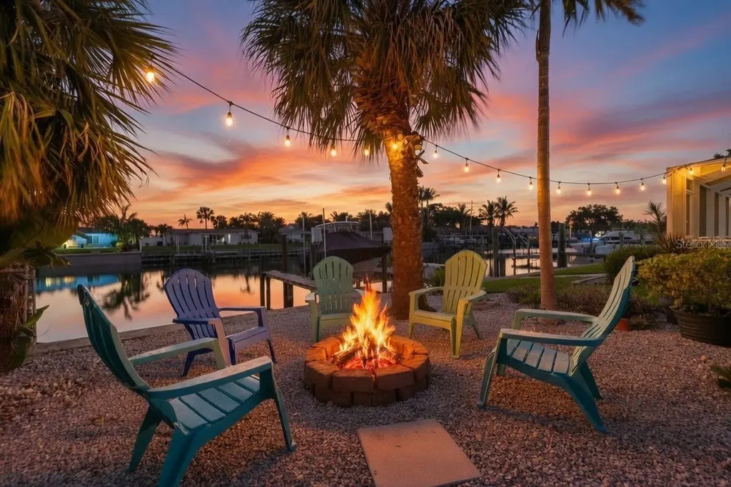 4461 38th Way S St Petersburg FL 33711