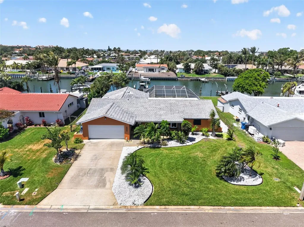 4461 38th Way S St Petersburg FL 33711