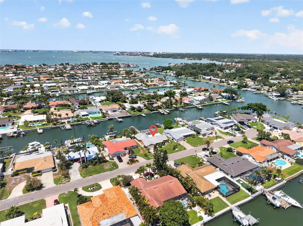 4461 38th Way S St Petersburg FL 33711