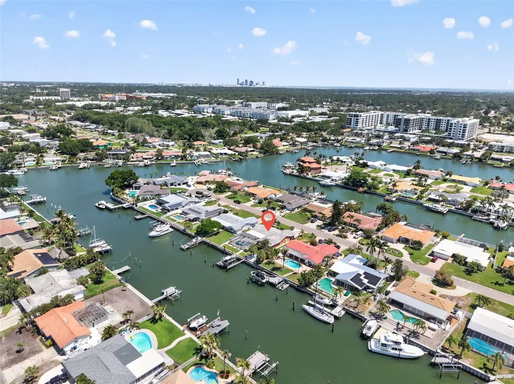 4461 38th Way S St Petersburg FL 33711