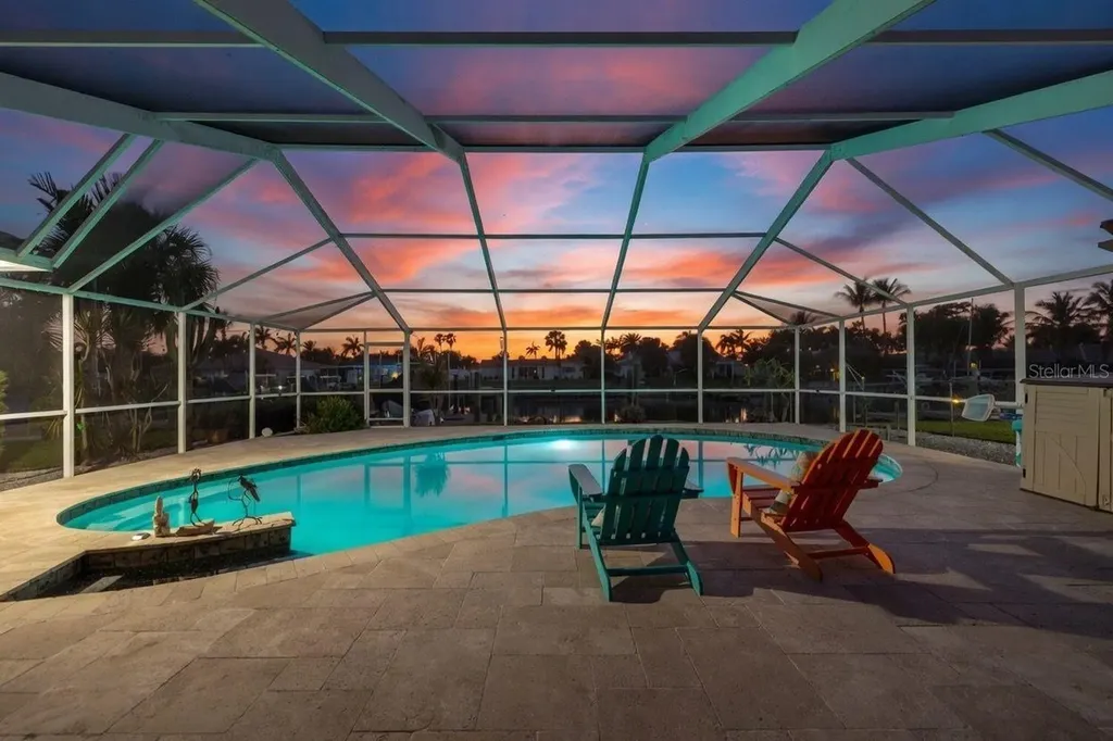 4461 38th Way S St Petersburg FL 33711