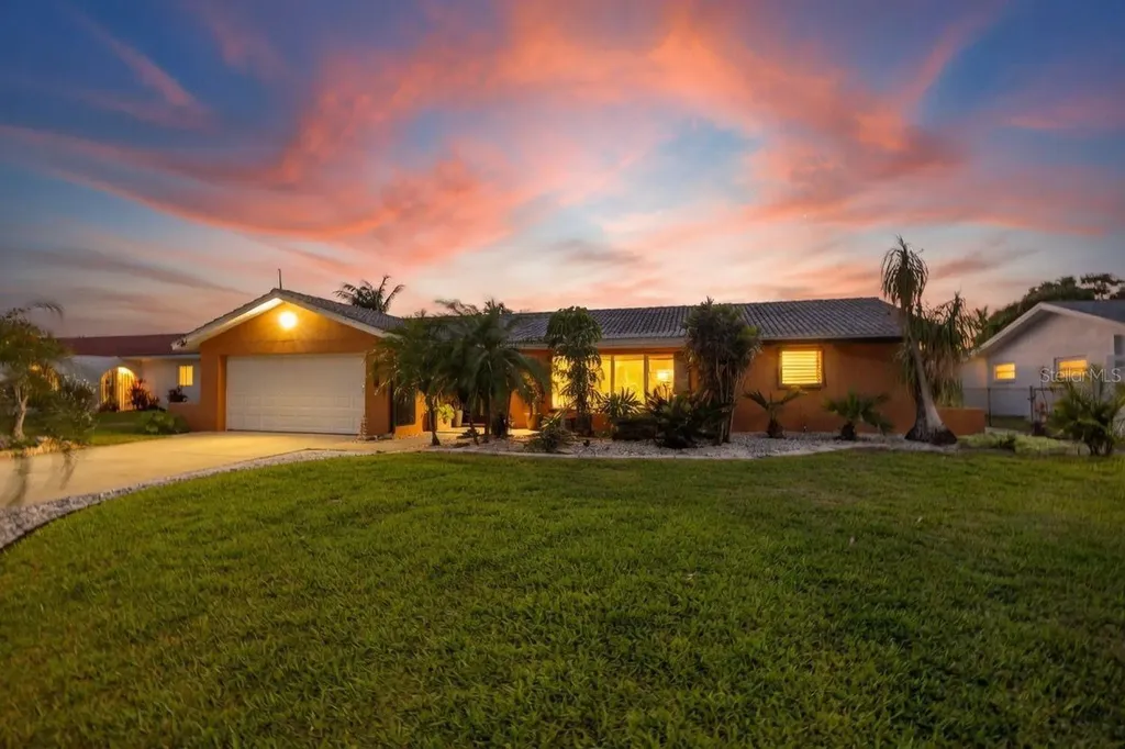 4461 38th Way S St Petersburg FL 33711
