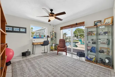 4461 38th Way S St Petersburg FL 33711