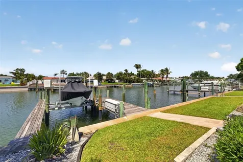 4461 38th Way S St Petersburg FL 33711