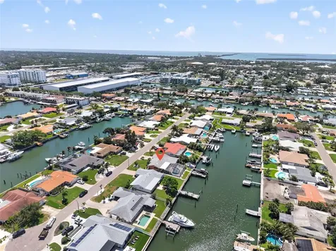 4461 38th Way S St Petersburg FL 33711