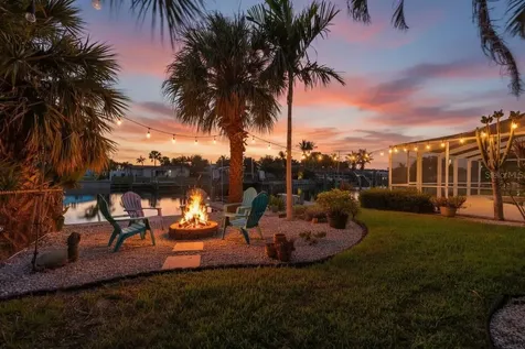 4461 38th Way S St Petersburg FL 33711